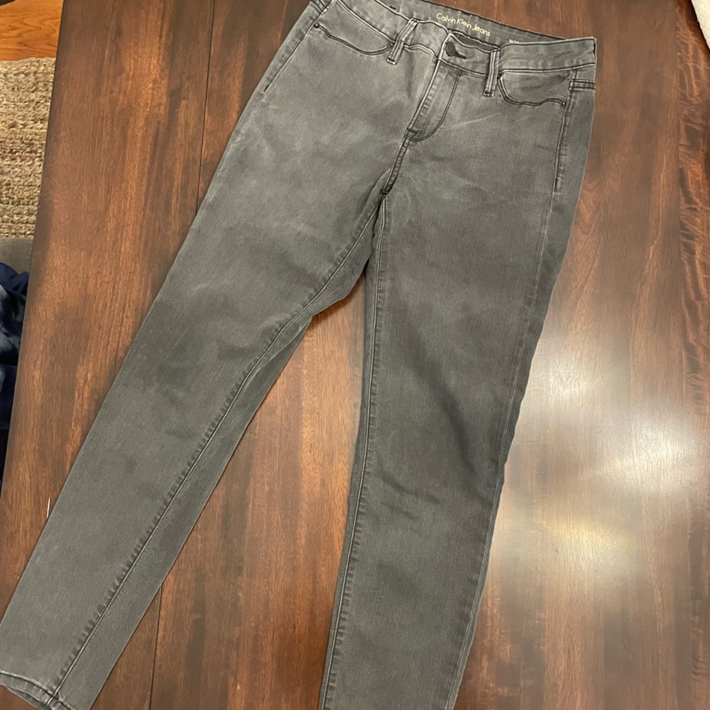 EUC Women’s Calvin Klein Grey Skinny Jeans Sz 30